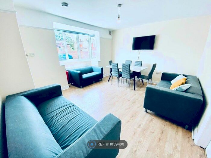 6 Bedroom Semi-Detached House To Rent In Eagle Street, Leamington Spa, CV31