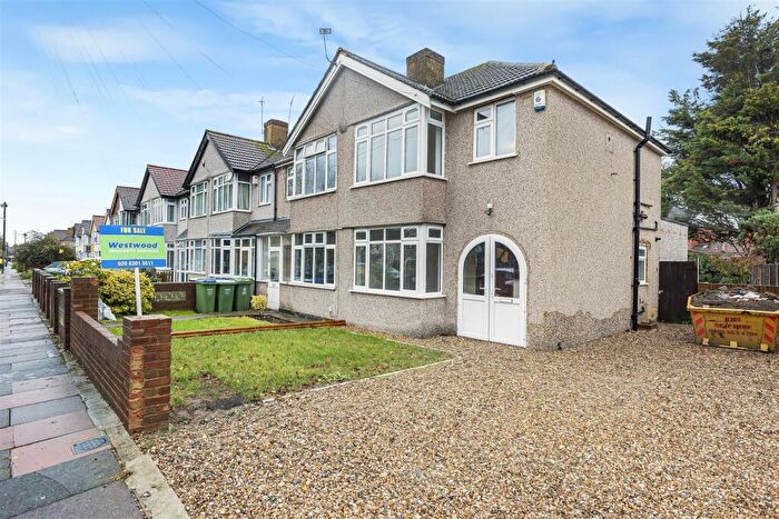 3 Bedroom End Of Terrace House For Sale In Brookend Road, Sidcup, DA15