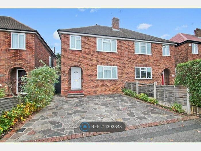 3 Bedroom Semi-Detached House To Rent In South Hill Avenue, Harrow, HA2