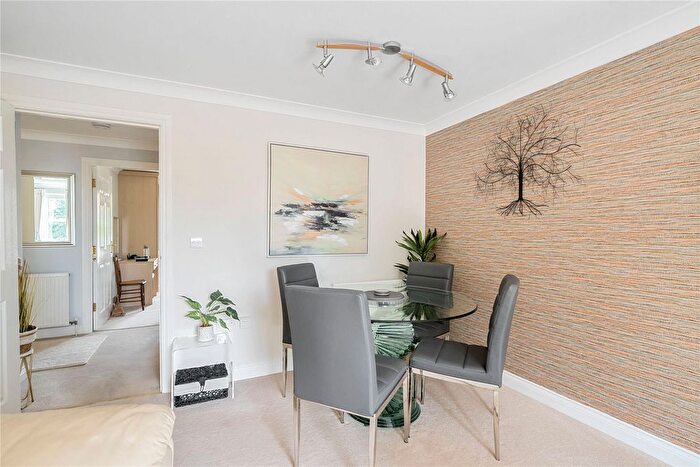2 Bedroom Flat To Rent In Chichester House, Hillcroft Close, Lymington, SO41