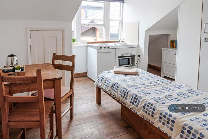 Studio To Rent In Mapesbury Lodge, London, NW2