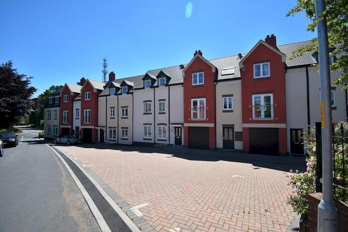 2 Bedroom Flat To Rent In Hartshorne Court, Blews Hill, Dawley, Telford TF4