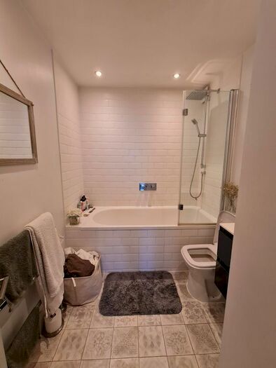 2 Bedroom Flat To Rent In Arundel Court, Ladbrooke Grove, W11