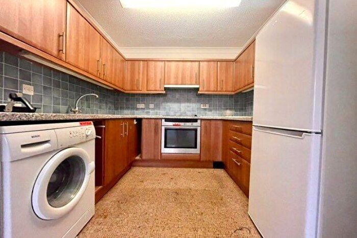 1 Bedroom Flat To Rent In High Road, London, E18