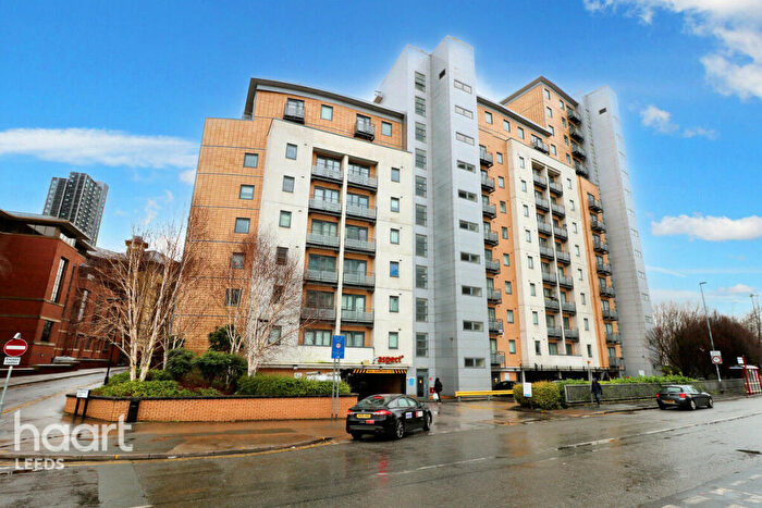 2 Bedroom Apartment For Sale In Elmwood Lane, Leeds, LS2
