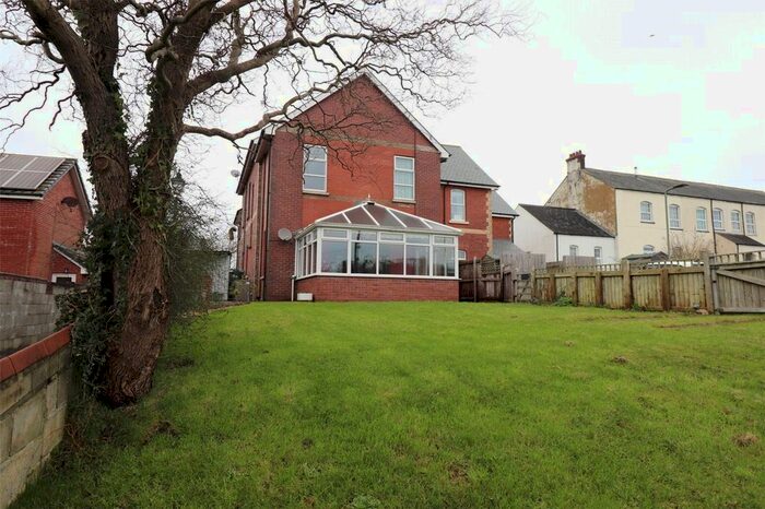 3 Bedroom Terraced House To Rent In Oak Court, Holsworthy, EX22