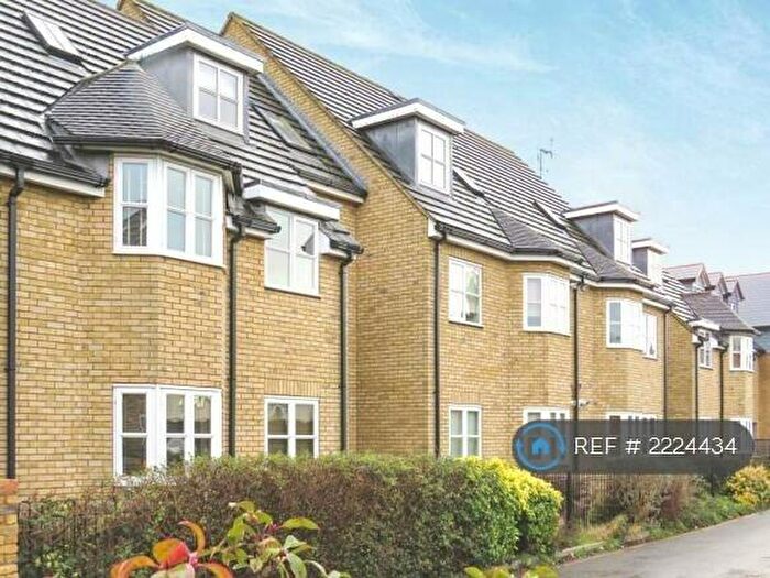 2 Bedroom Flat To Rent In Brocket Court, Hoddesdon, EN11