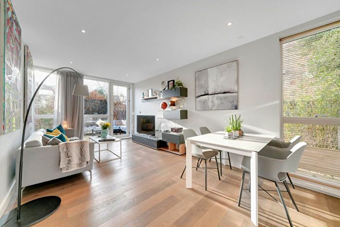 2 Bedroom Flat For Sale In Longley Road, London, SW17