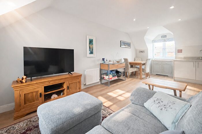 2 Bedroom Flat To Rent In Hartwell House, Gibbs Couch, Watford, Hertfordshire, WD19