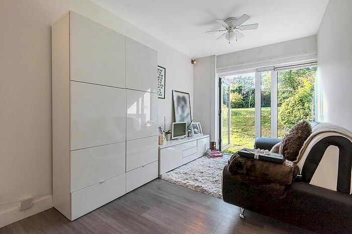 1 Bedroom Flat To Rent In Coniston Court, Carlton Drive, Putney, SW15