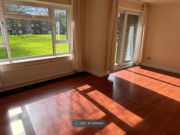 2 Bedroom Flat To Rent In Snaresbrook, London, E11