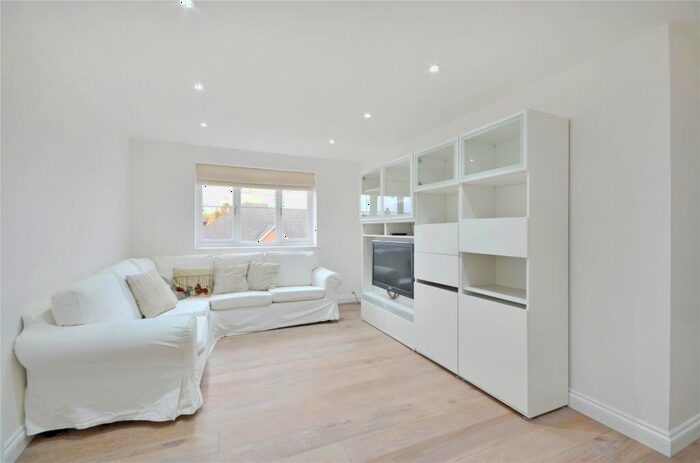 1 Bedroom Flat To Rent In Dairyman Close, Cricklewood, NW2