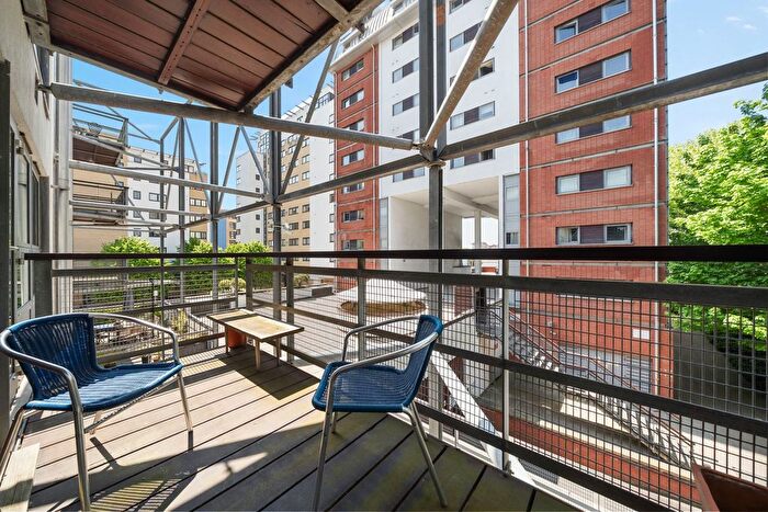 2 Bedroom Flat To Rent In Hutchings Street, Hutchings Wharf, E14