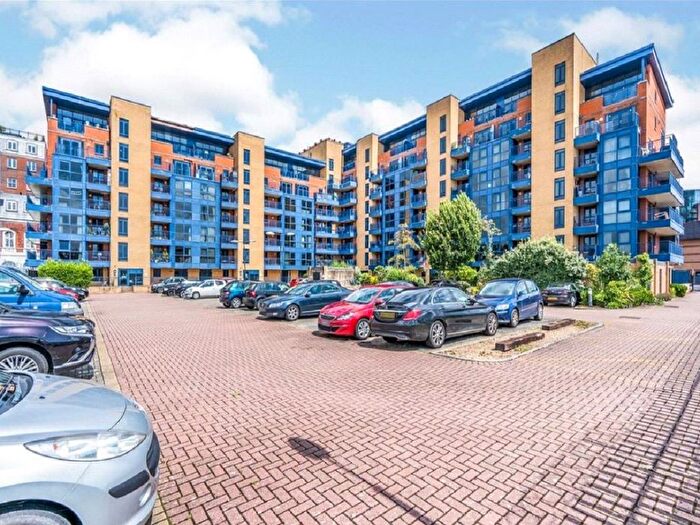 2 Bedroom Flat For Sale In Canute Road, Southampton, SO14
