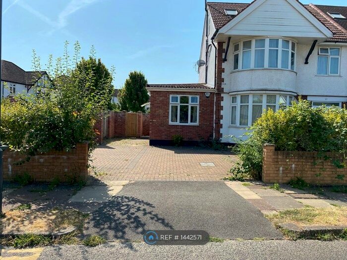 2 Bedroom Flat To Rent In Woodberry Avenue, Harrow, HA2