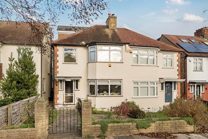 4 Bedroom Semi Detached House For Sale In Holyrood Road, Barnet, EN5
