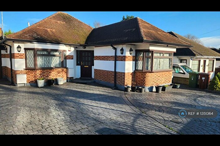 3 Bedroom Bungalow To Rent In Daleside Drive, Potters Bar, EN6