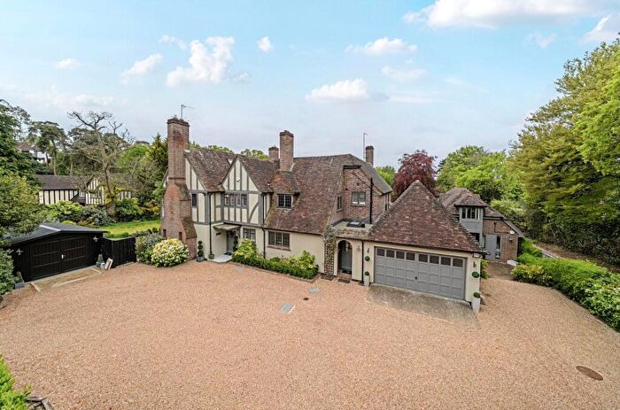 7 Bedroom Detached House For Sale In Heathway, Camberley, Surrey, GU15
