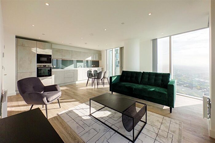 2 Bedroom Apartment To Rent In The Blade, M15