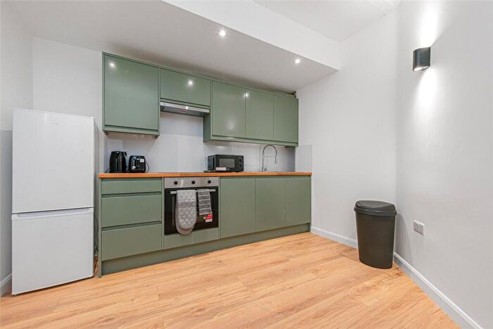 2 Bedroom Apartment To Rent In Holloway Road, Islington, London, N7