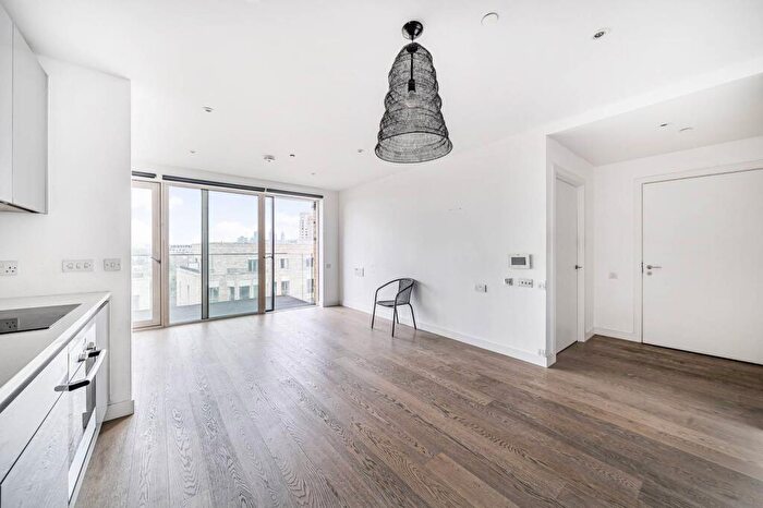 1 Bedroom Flat For Sale In Rutherford Heights, Elephant And Castle, London, SE17