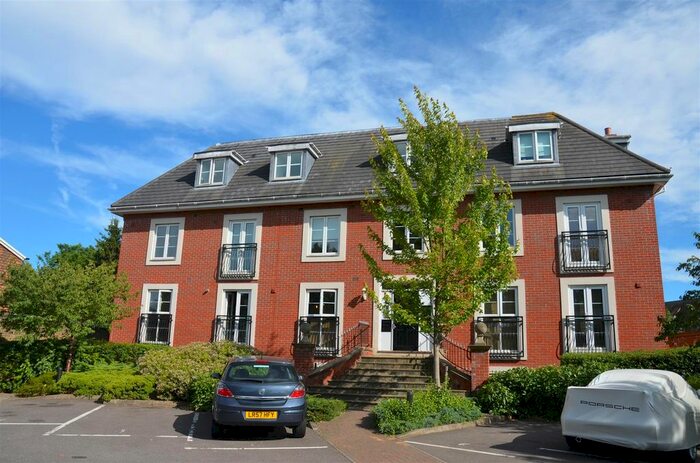2 Bedroom Flat To Rent In Syon Court, London Road, Brentford, TW8