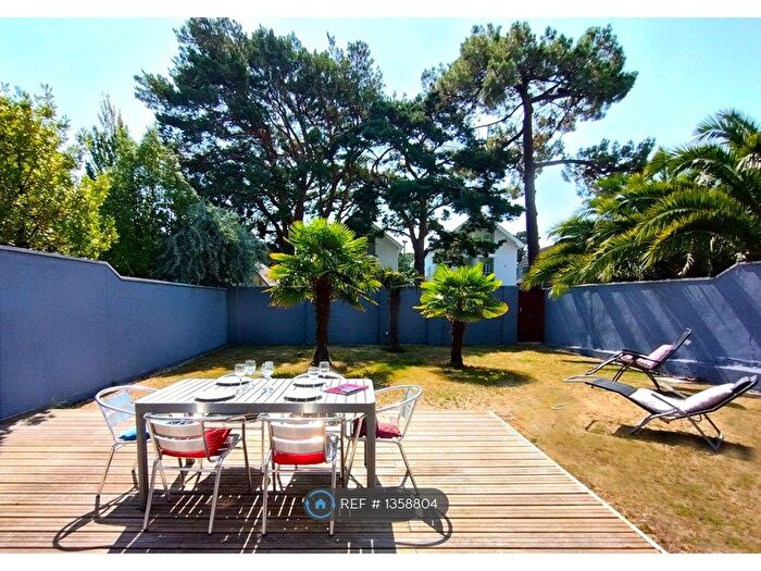 3 Bedroom Bungalow To Rent In Panorama Rd, Poole, BH13