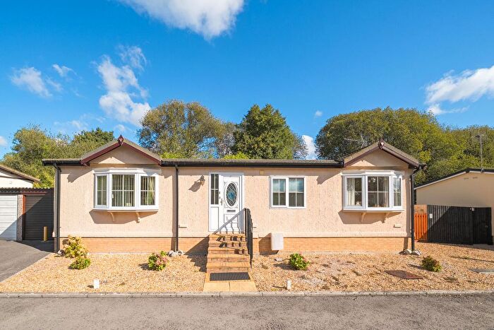 2 Bedroom Mobile/park Home For Sale In Lydeway, Devizes, SN10