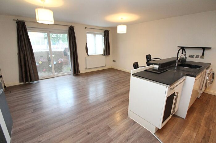 3 Bedroom Flat To Rent In Chatsworth Road, Croydon, CR0