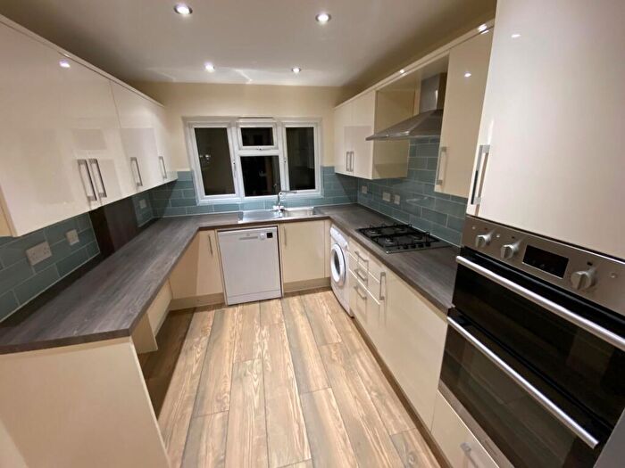 2 Bedroom Apartment To Rent In Long Chaulden, Hemel Hempstead, HP1