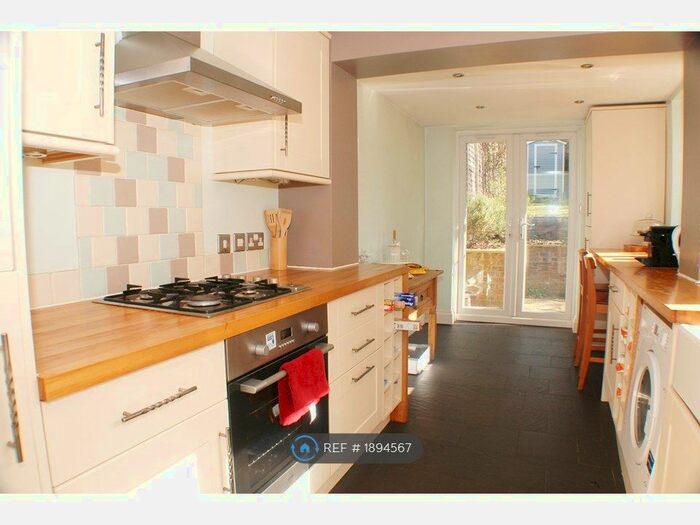 2 Bedroom Terraced House To Rent In Grenfell Road, Maidenhead, SL6