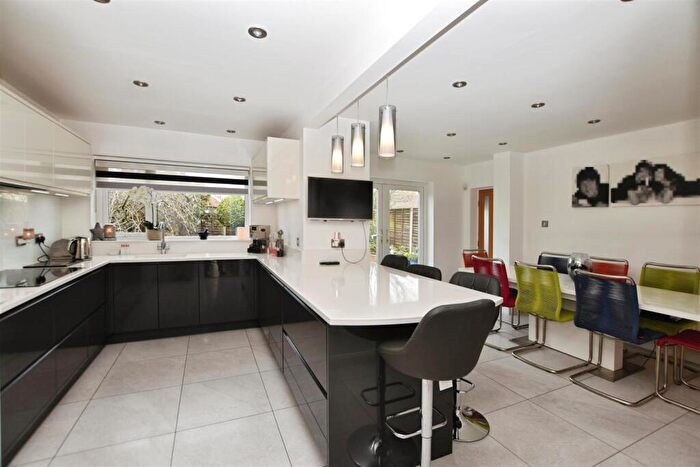 4 Bedroom Detached House For Sale In Carr Lane, Willerby, HU10