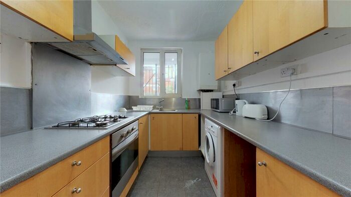 3 Bedroom Flat To Rent In Thornaby House, Canrobert Street, E2
