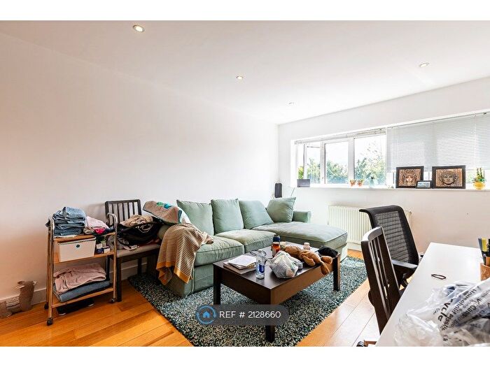 2 Bedroom Flat To Rent In The Green, London, W5