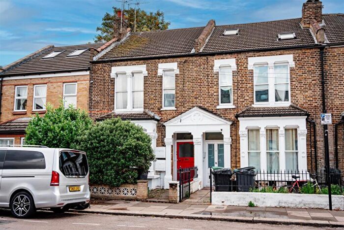 2 Bedroom Flat For Sale In Finsbury Park Avenue, Harringay, N4