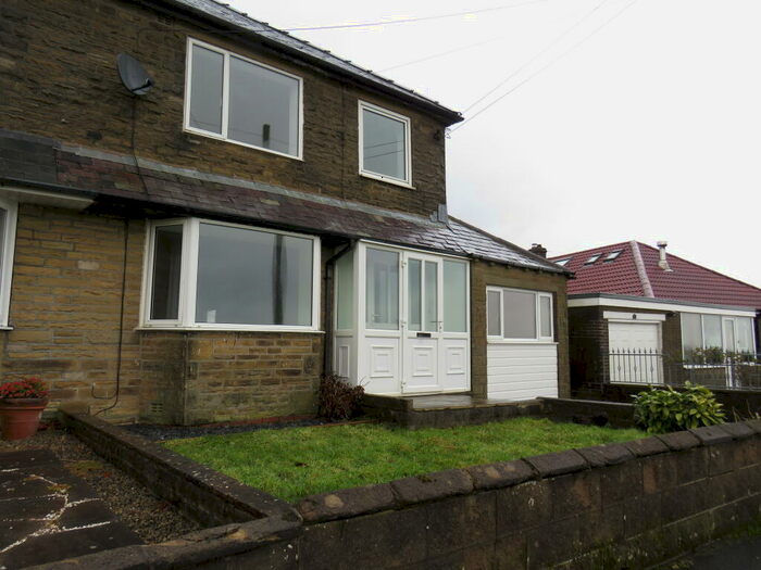 4 Bedroom Semi-Detached House To Rent In Gibb Lane, Halifax, HX2
