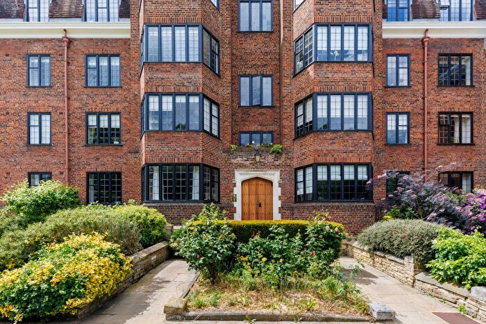 3 Bedroom Flat For Sale In Bede House, Manor Fields, SW15