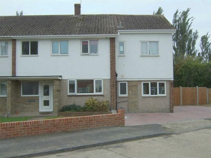 5 Bedroom Semi-Detached House To Rent In Low Hall Close, North Chingford, E4