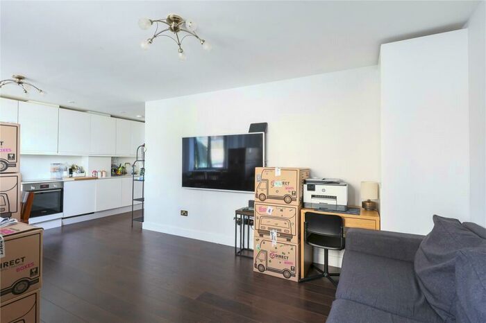 2 Bedroom Apartment To Rent In Granville Road, Childs Hill, London, NW2
