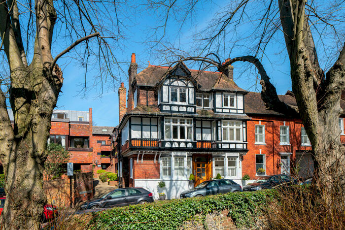 2 Bedroom Apartment To Rent In Romeland Hill, St Albans, Hertfordshire, AL3