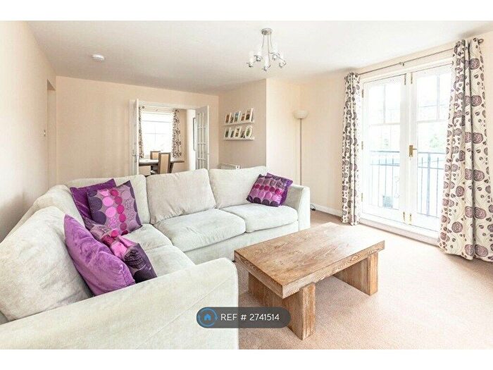 2 Bedroom Flat To Rent In Huntingdon Place, Edinburgh, EH7