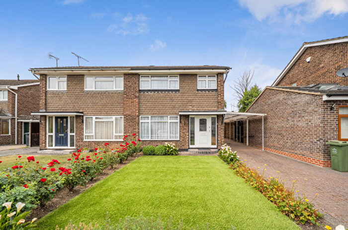 3 Bedroom Semi Detached House For Sale In Watermill Way, South Darenth, Dartford, Kent, DA4