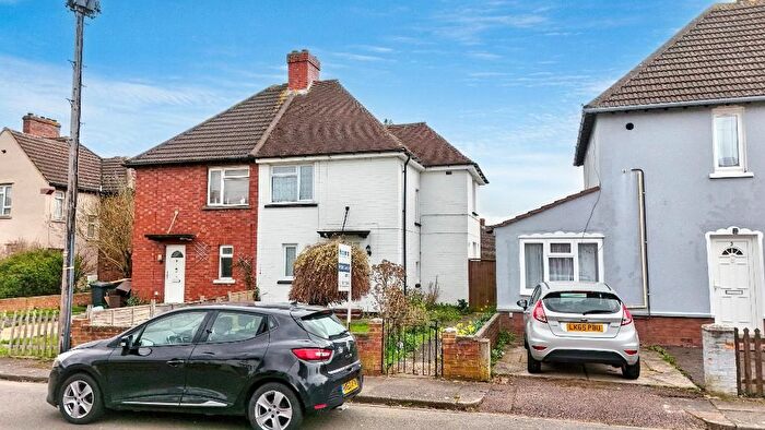 3 Bedroom Semi-Detached House For Sale In Coombs Close, Bedford, MK42