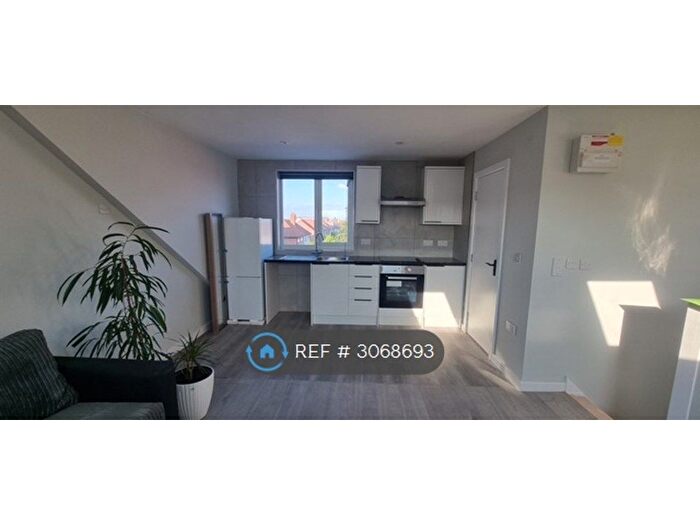 Studio To Rent In Wellington Road South, Hounslow, TW4