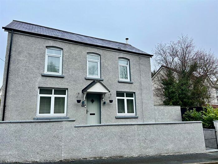 3 Bedroom Detached House For Sale In Cwmfferws Road, Tycroes, Ammanford, SA18