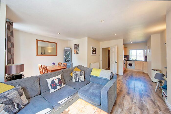 1 Bedroom Flat For Sale In Earlsfield Road, Earlsfield, SW18