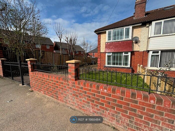 3 Bedroom Semi-Detached House To Rent In Whitehall Road, Leeds, LS12