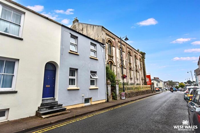 4 Bedroom End Of Terrace House For Sale In Hamilton Terrace, Pembroke, SA71