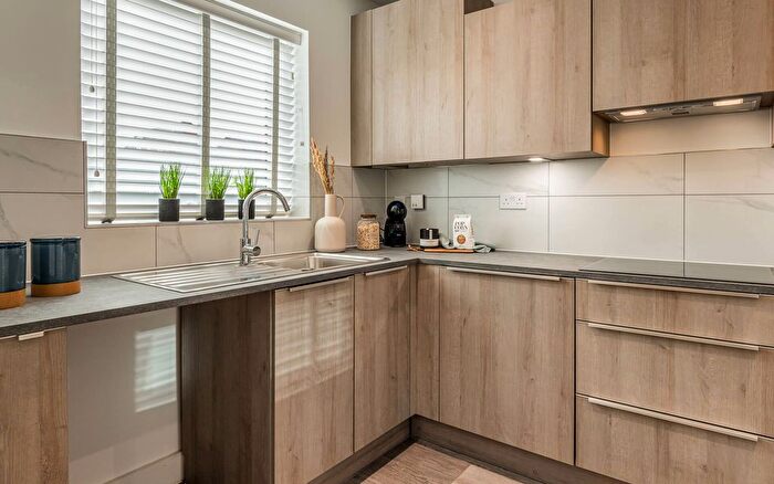 3 Bedroom Semi-Detached House For Sale In Ashby Road, Daventry, NN11