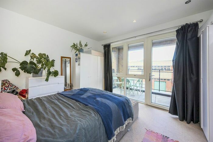2 Bedroom Flat To Rent In Deptford Bridge, London, SE8